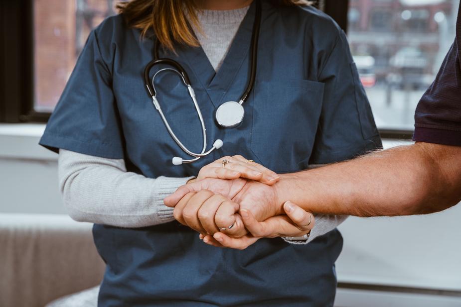 nurse helpingl lyons medical pc